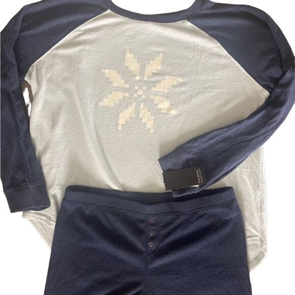 Free Press pj top loungewear blue w snowflake extra soft mat sz M w bonus pants - Picture 2 of 11